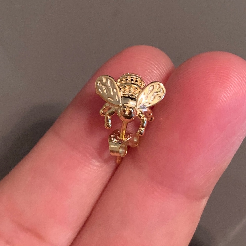 SAVVY CIE 18K Gold Bee 🐝 Stud Earrings - Picture 9 of 10